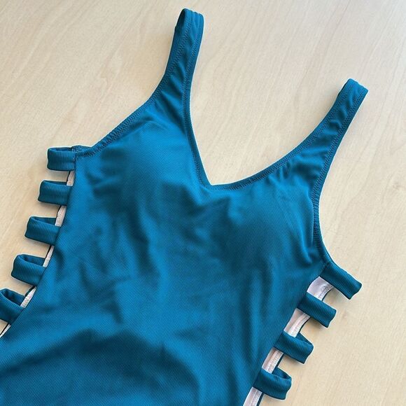 Shade & Shore• small • swimsuit • turquoise blue • like new •10 •1690 - Picture 2 of 11